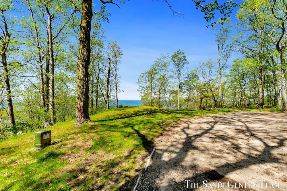 18111 Ridge Drive Grand Haven, MI 49417