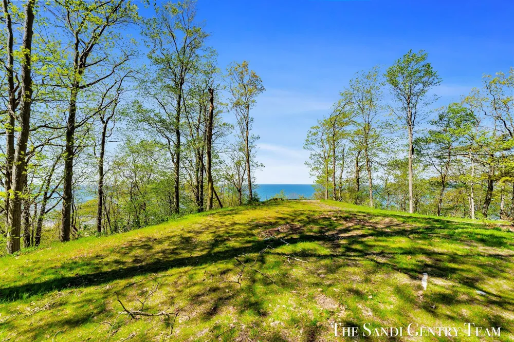 18111 Ridge Drive Grand Haven, MI 49417