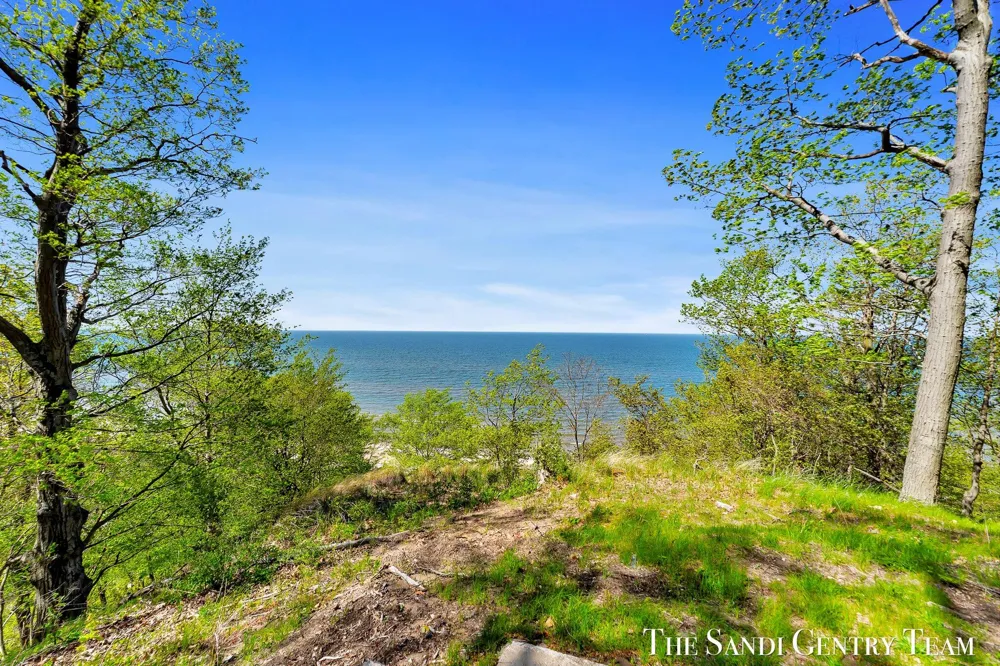 18111 Ridge Drive Grand Haven, MI 49417