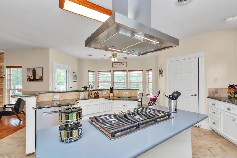 1730 Lakeshore Drive Kingwood, TX 77339