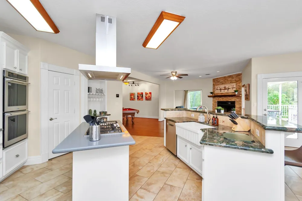 1730 Lakeshore Drive Kingwood, TX 77339
