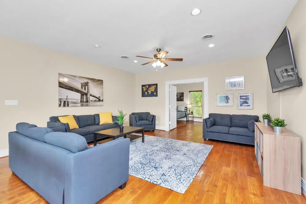 1730 Lakeshore Drive Kingwood, TX 77339