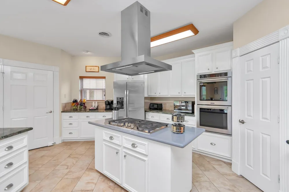 1730 Lakeshore Drive Kingwood, TX 77339