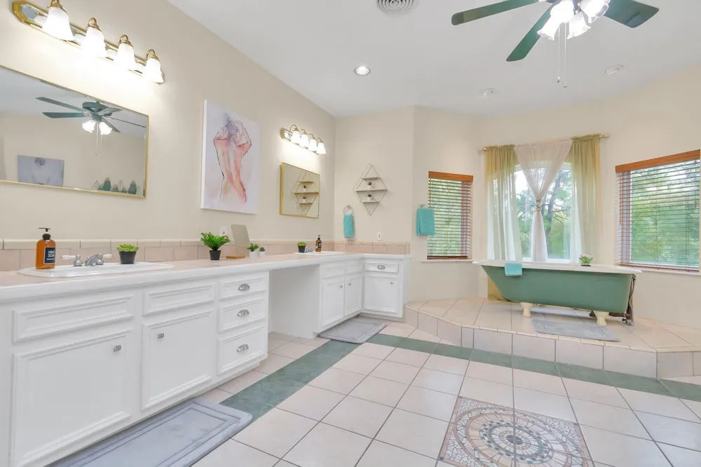 1730 Lakeshore Drive Kingwood, TX 77339