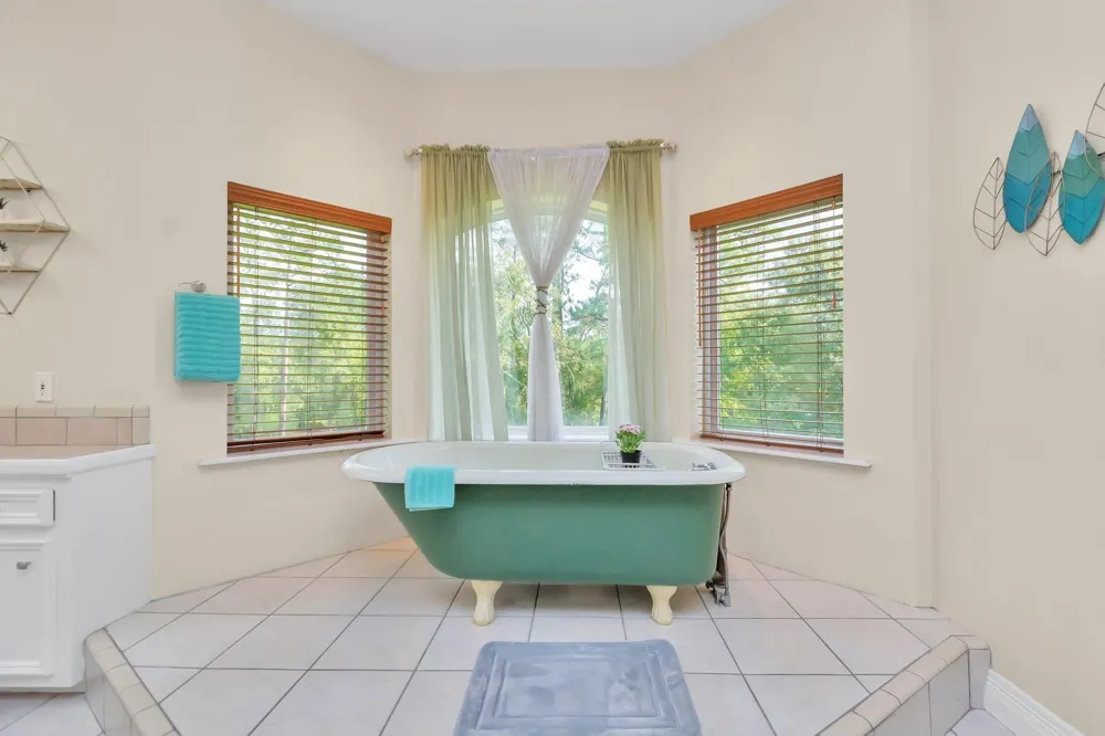 1730 Lakeshore Drive Kingwood, TX 77339