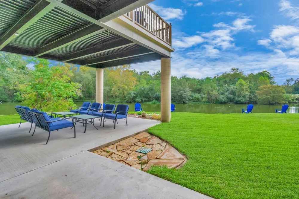 1730 Lakeshore Drive Kingwood, TX 77339