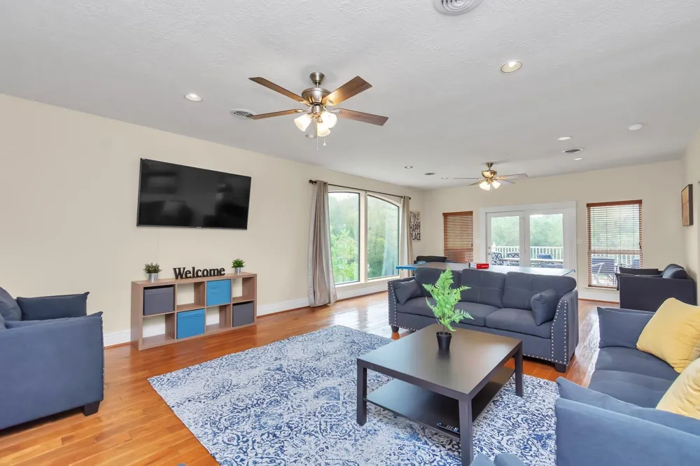 1730 Lakeshore Drive Kingwood, TX 77339