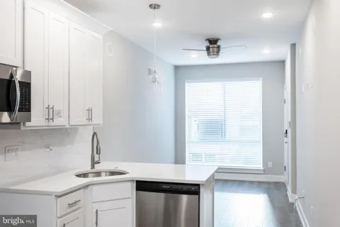 2537 HOWARD STREET #1