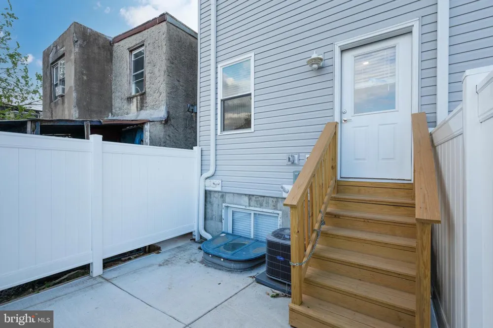 2537 HOWARD STREET #1 Philadelphia, PA 19133