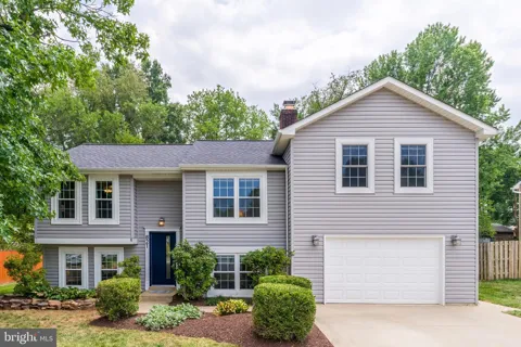 821 CATTAIL LANE NE