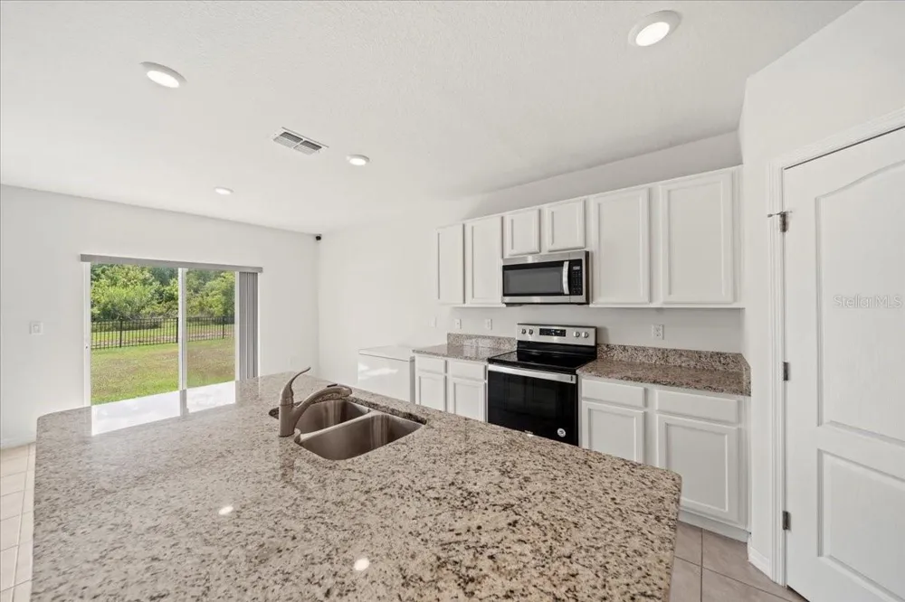 1933 PRISTINE LOOP Lakeland, FL 33811