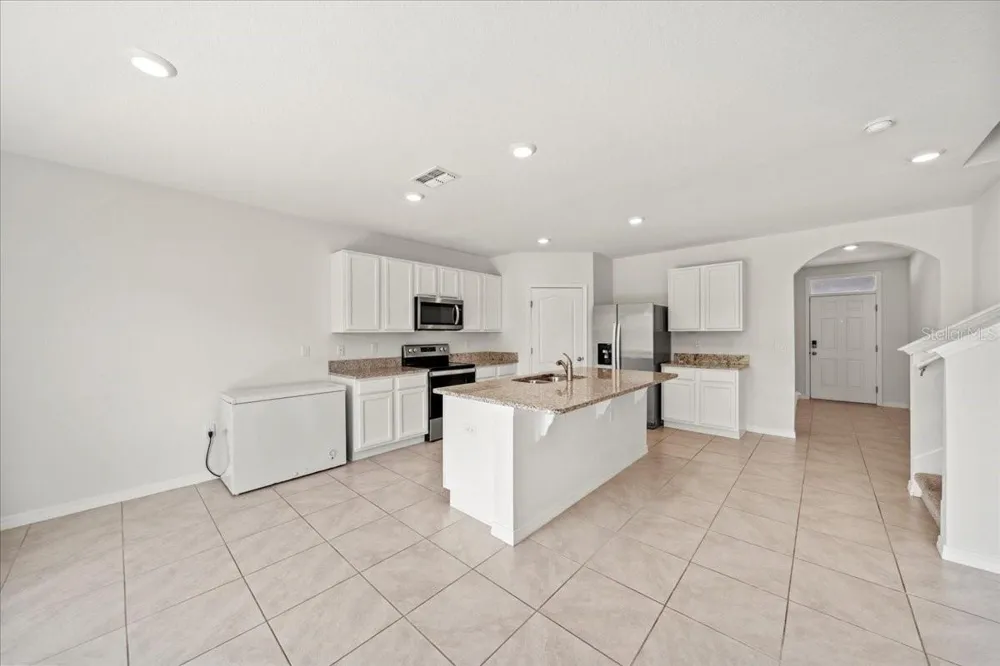 1933 PRISTINE LOOP Lakeland, FL 33811