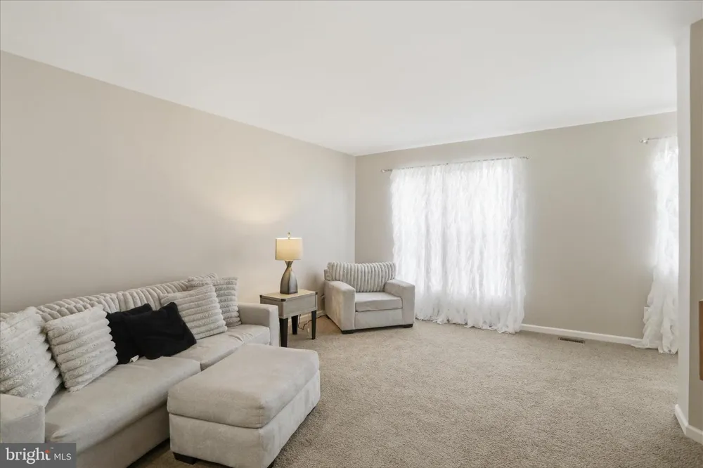 334 LANTERN LANE Chambersburg, PA 17201