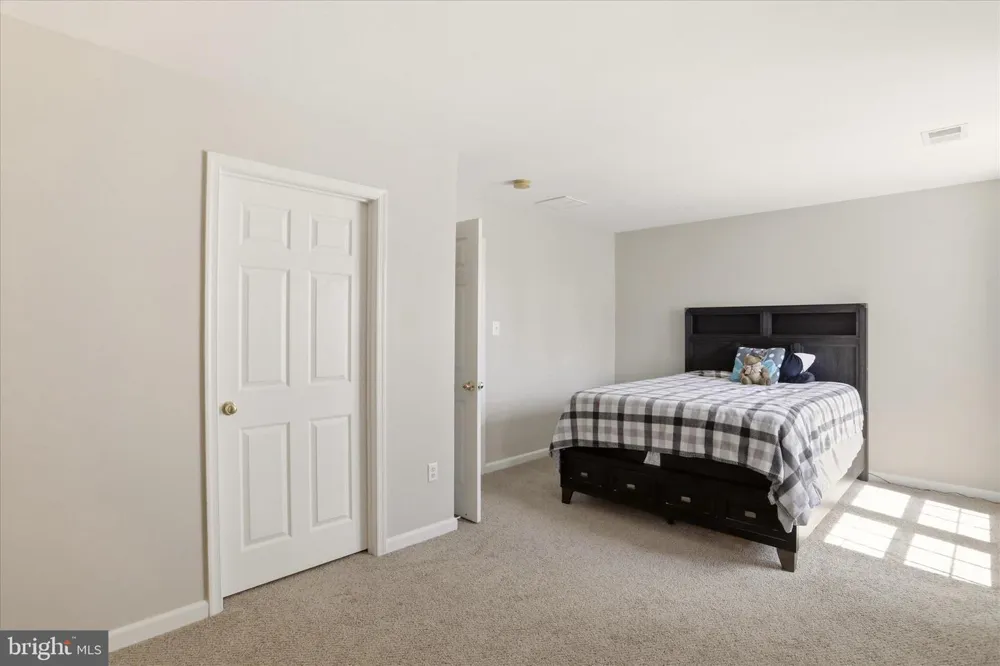 334 LANTERN LANE Chambersburg, PA 17201