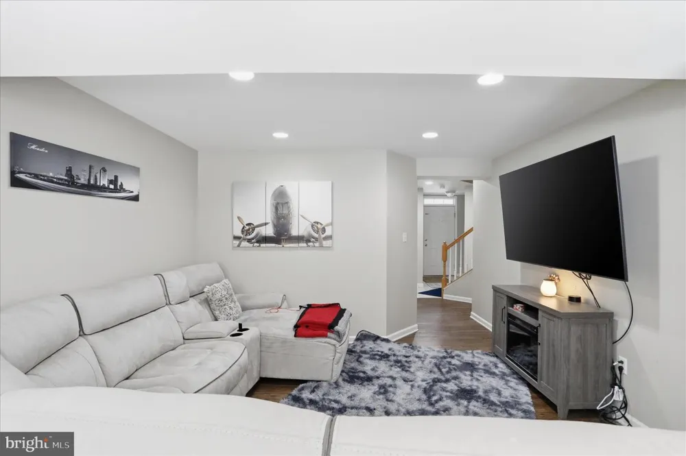 334 LANTERN LANE Chambersburg, PA 17201