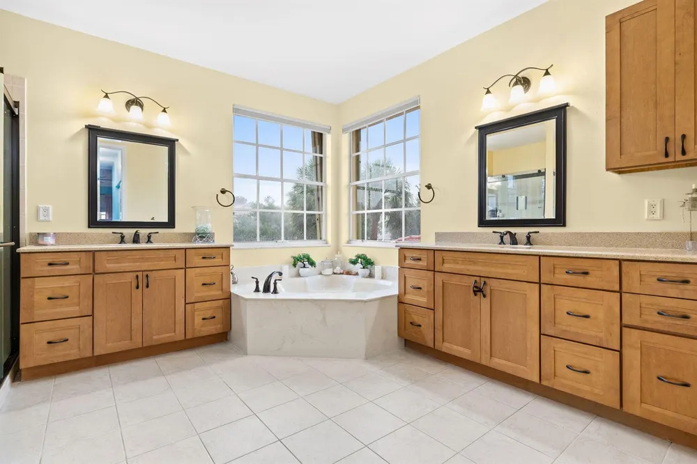 1894 Grey Falcon Circle SW Vero Beach, FL 32962