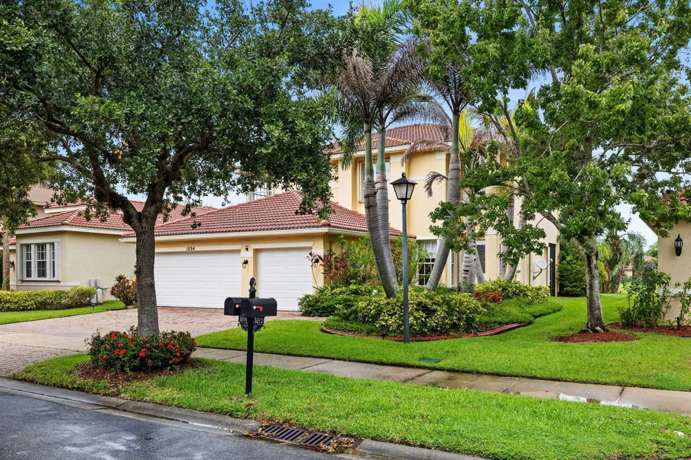 1894 Grey Falcon Circle SW Vero Beach, FL 32962