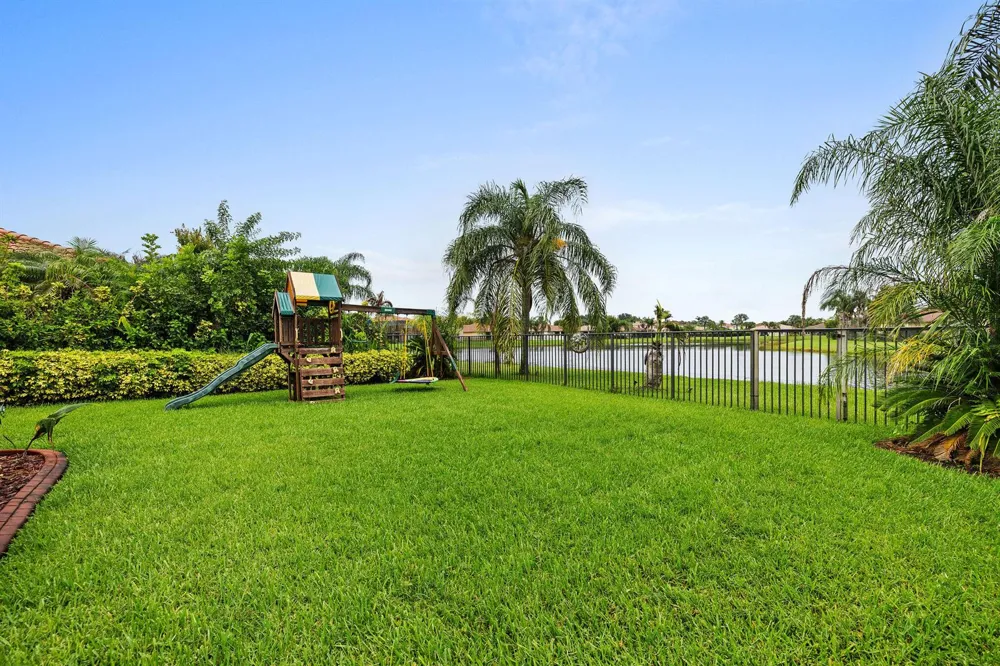 1894 Grey Falcon Circle SW Vero Beach, FL 32962