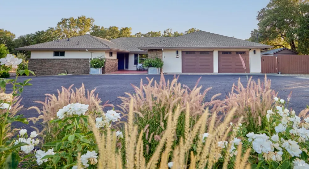 3033 Myrtledale Road Calistoga, CA 94515