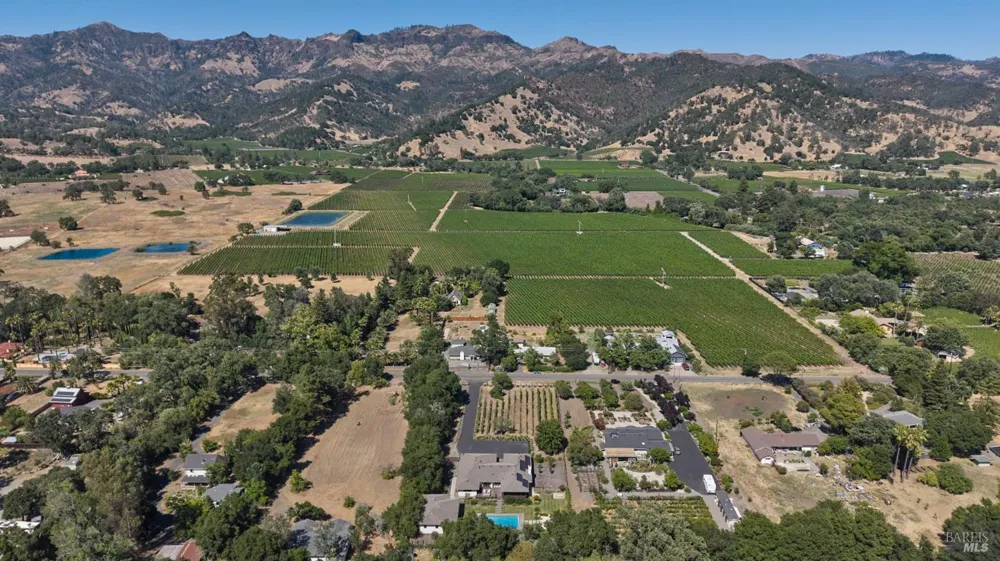 3033 Myrtledale Road Calistoga, CA 94515
