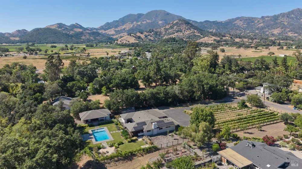 3033 Myrtledale Road Calistoga, CA 94515