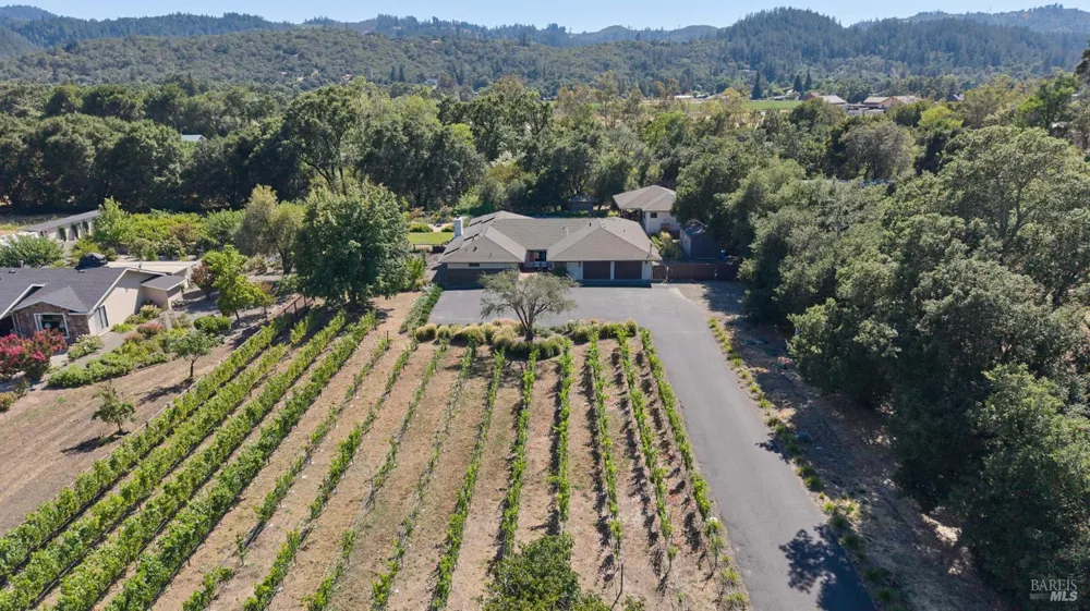 3033 Myrtledale Road Calistoga, CA 94515