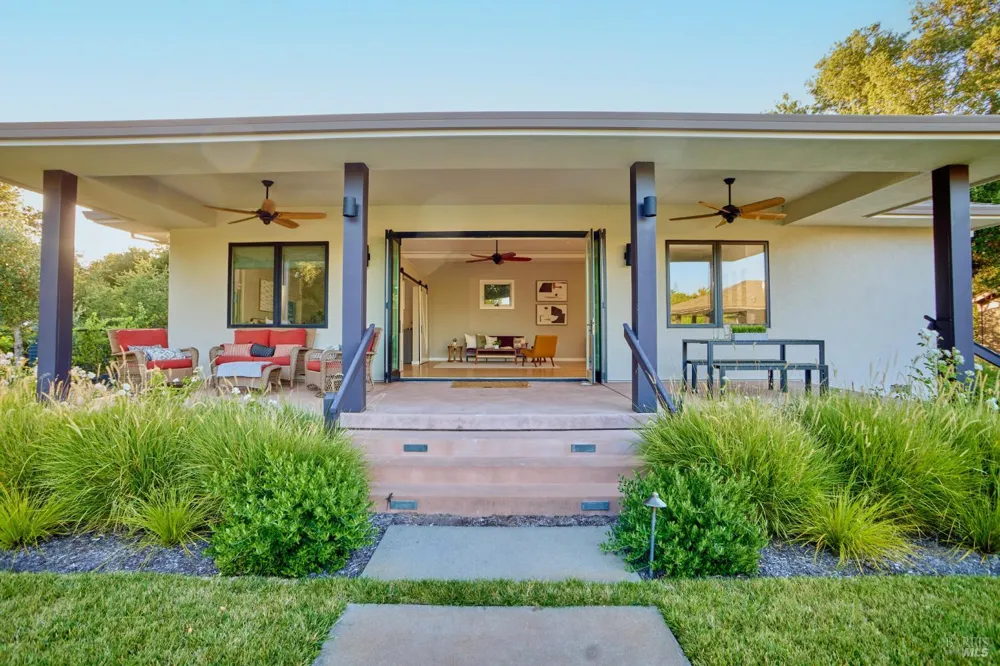 3033 Myrtledale Road Calistoga, CA 94515