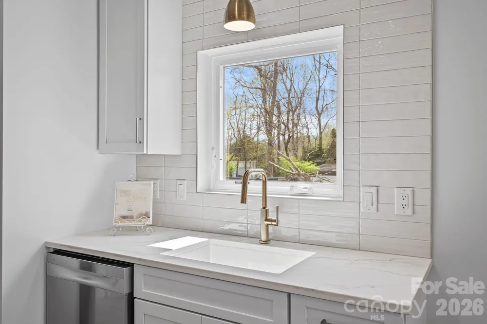 9 Gudger Road Asheville, NC 28806