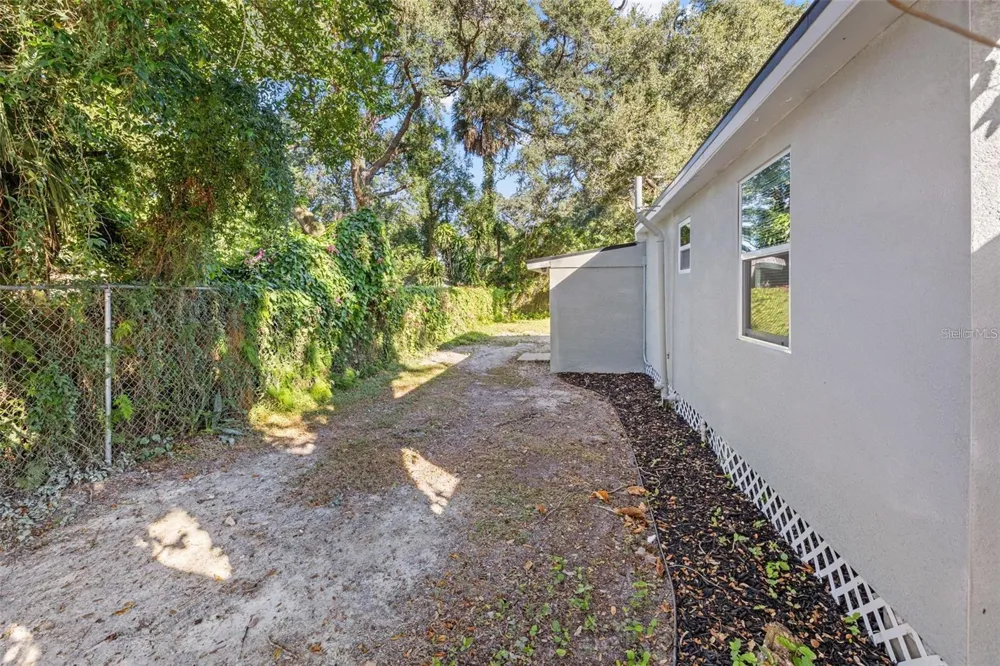 1606 E OSBORNE AVENUE Tampa, FL 33610