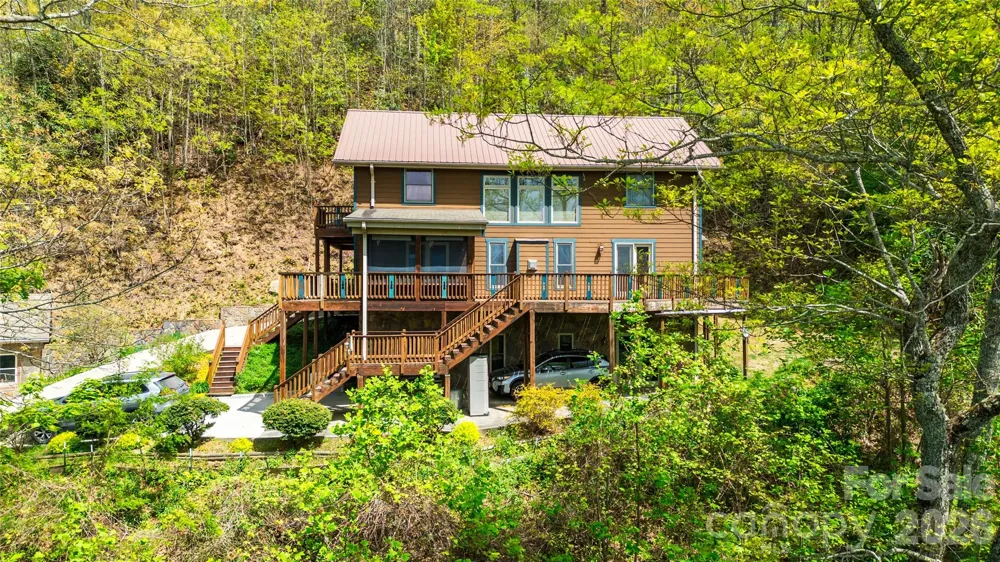 1602 Forest Run Road Whittier, NC 28789