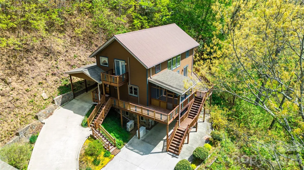 1602 Forest Run Road Whittier, NC 28789