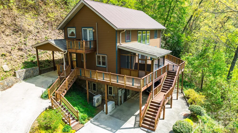 1602 Forest Run Road Whittier, NC 28789