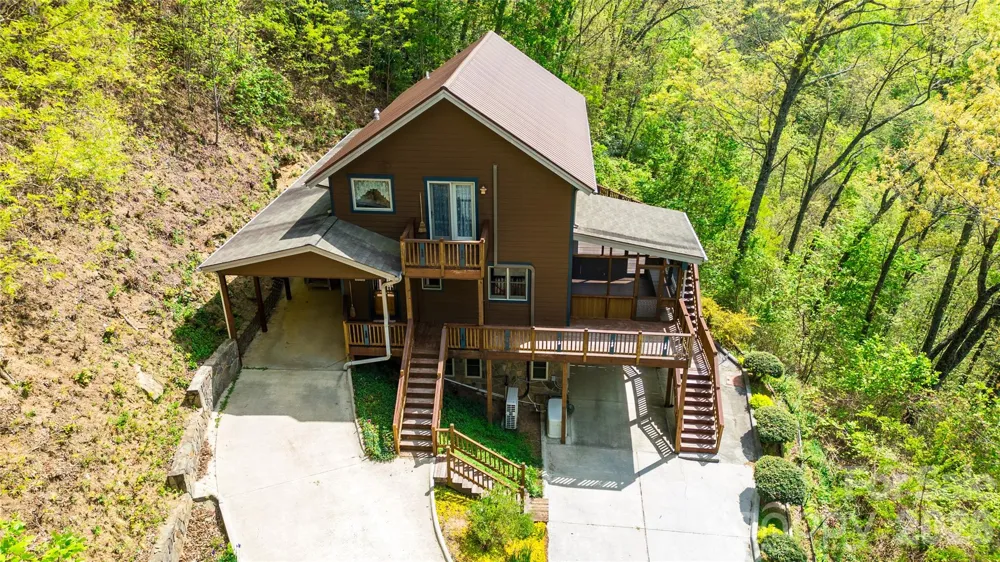 1602 Forest Run Road Whittier, NC 28789