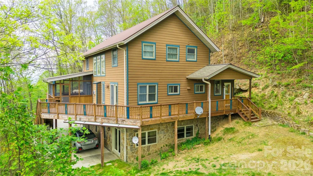 1602 Forest Run Road Whittier, NC 28789