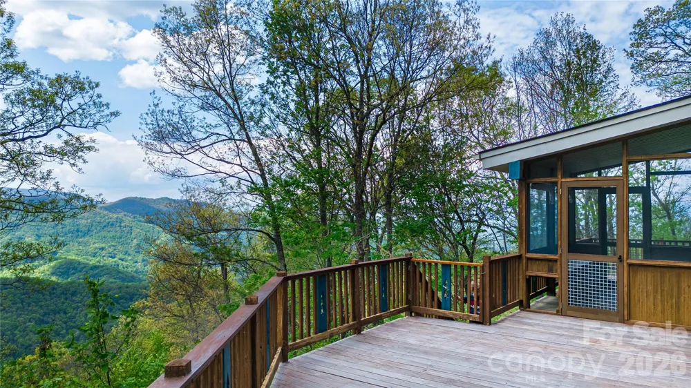 1602 Forest Run Road Whittier, NC 28789