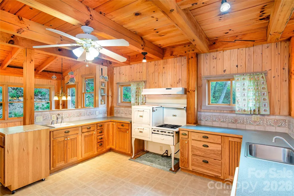 1602 Forest Run Road Whittier, NC 28789