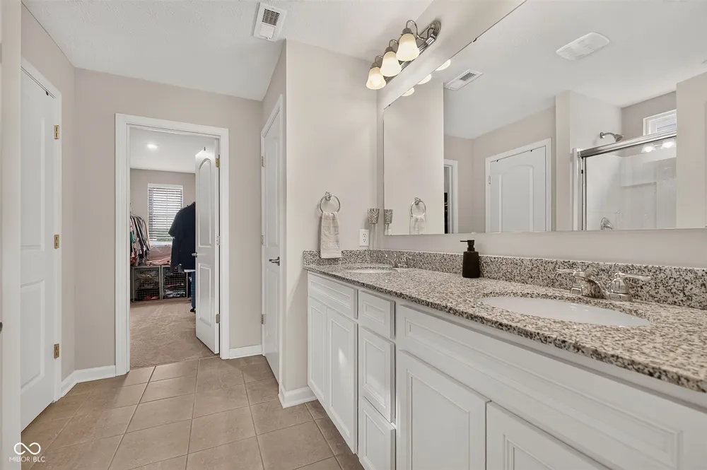 6779 Oakcrest Drive McCordsville, IN 46055