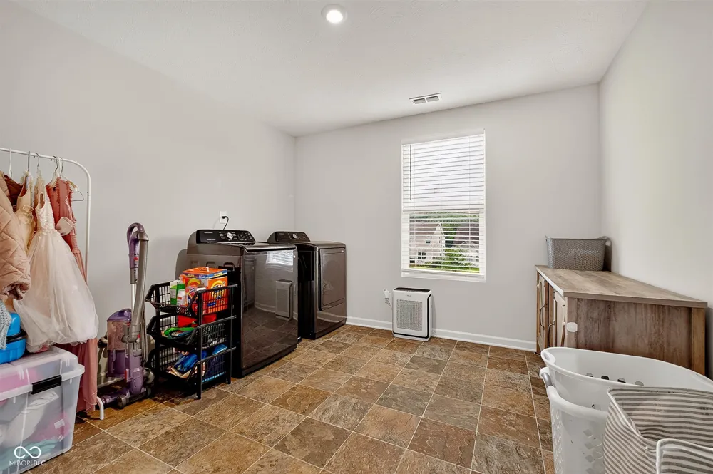 6779 Oakcrest Drive McCordsville, IN 46055