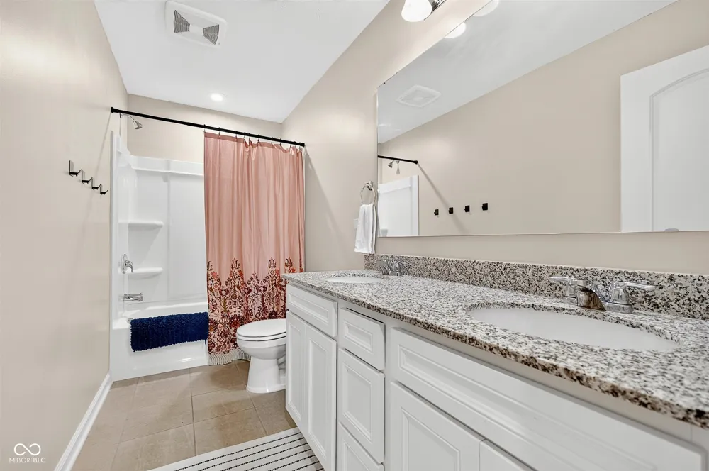 6779 Oakcrest Drive McCordsville, IN 46055