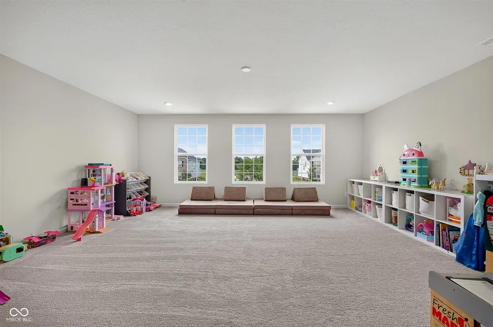 6779 Oakcrest Drive McCordsville, IN 46055