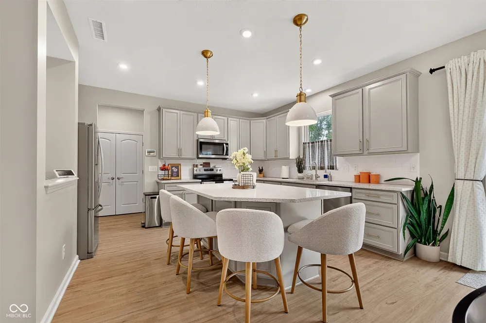 6779 Oakcrest Drive McCordsville, IN 46055