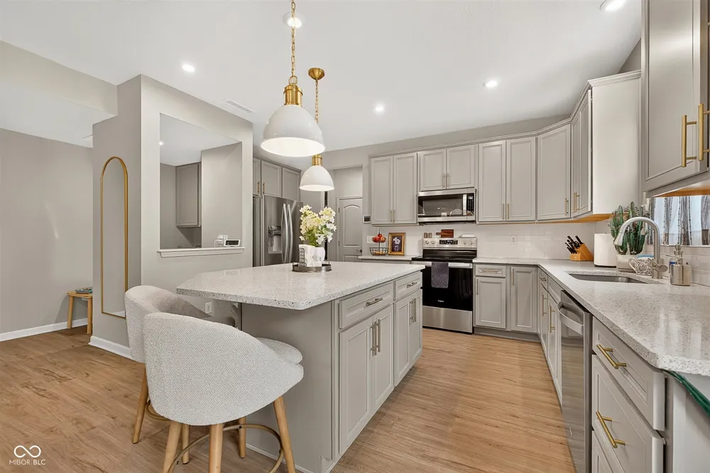 6779 Oakcrest Drive McCordsville, IN 46055
