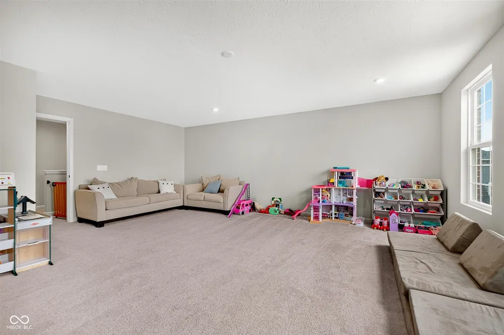 6779 Oakcrest Drive McCordsville, IN 46055