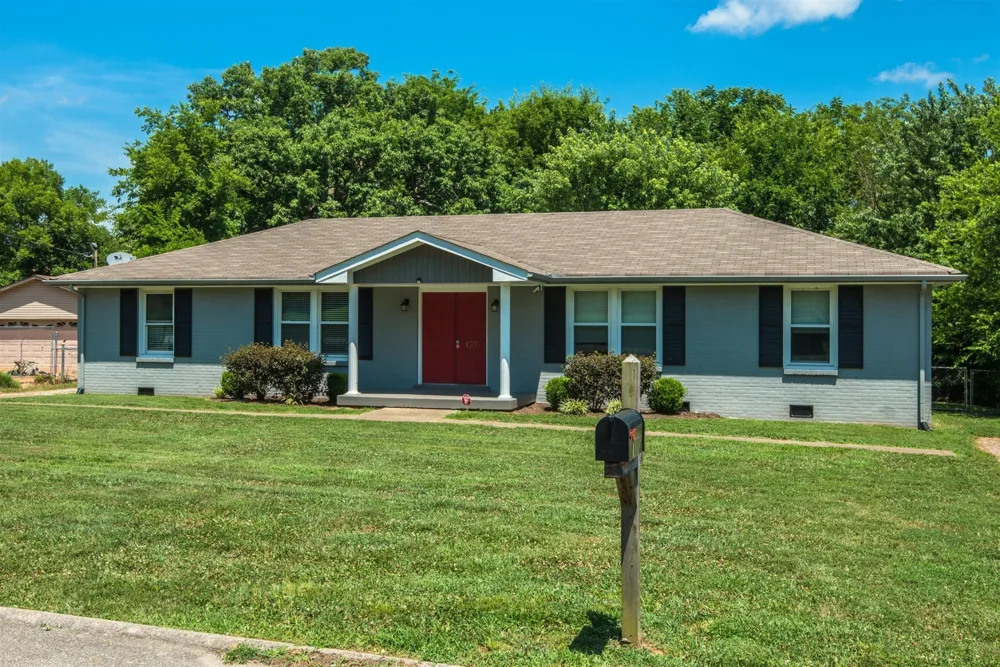 127 Susan Dr #B Hendersonville, TN 37075