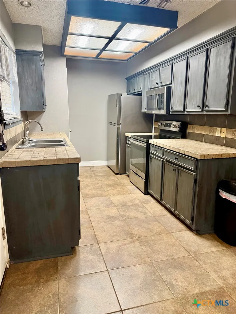 213 Timber Drive Victoria, TX 77904