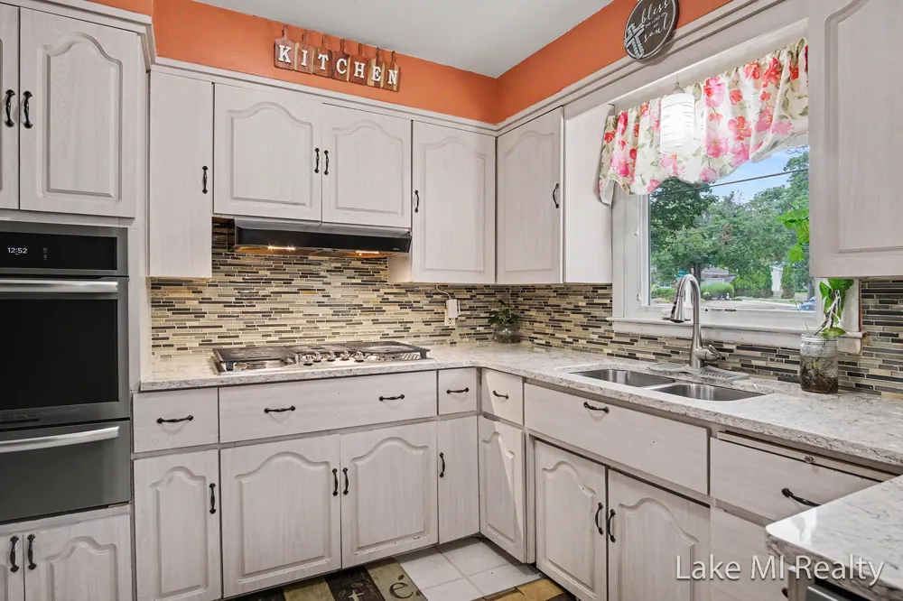938 Calvary Avenue NW Grand Rapids, MI 49504