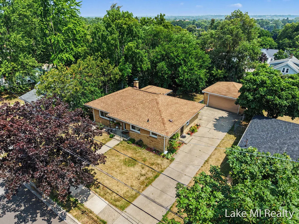 938 Calvary Avenue NW Grand Rapids, MI 49504