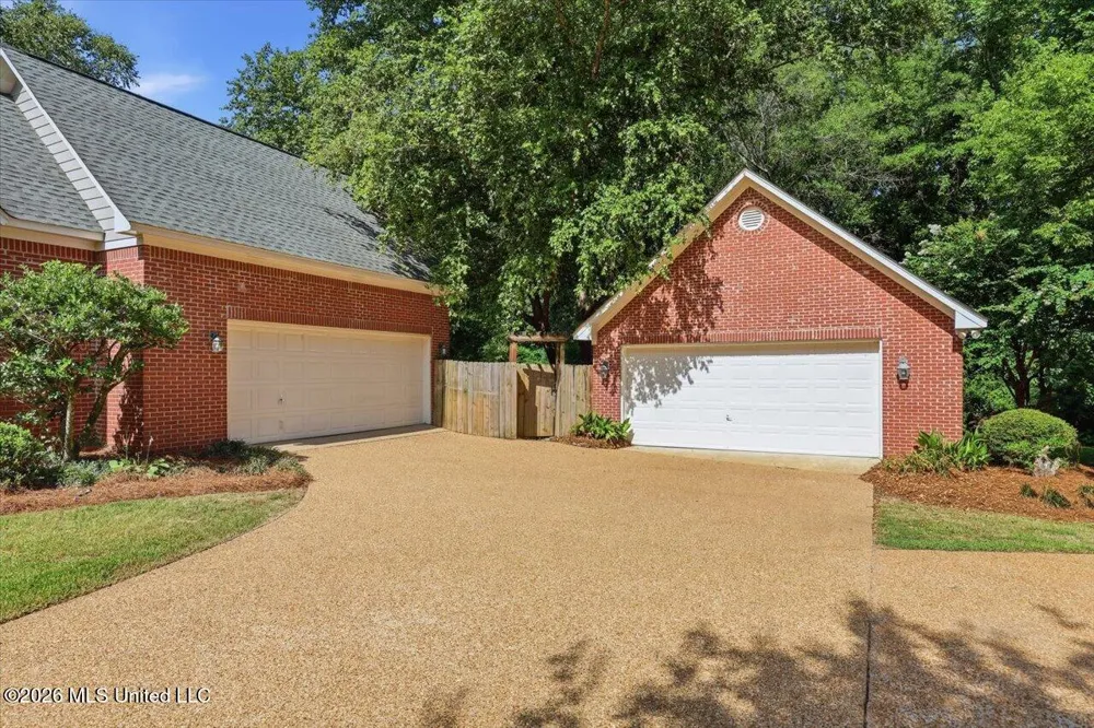 108 Blueberry Hill Lane Clinton, MS 39056