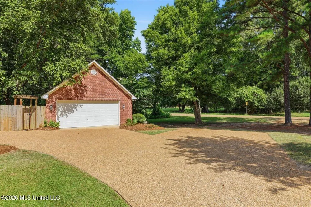 108 Blueberry Hill Lane Clinton, MS 39056