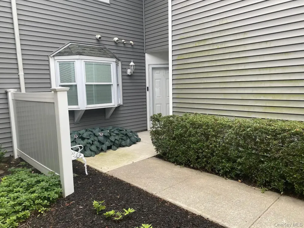 132 Captains Court Moriches, NY 11955